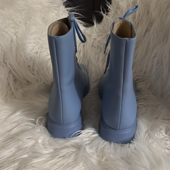 Stuart Weitzman MCKENZEE BOOTIE Leather Combat Cornflower Baby Blue Size 7.5B - Picture 6 of 9